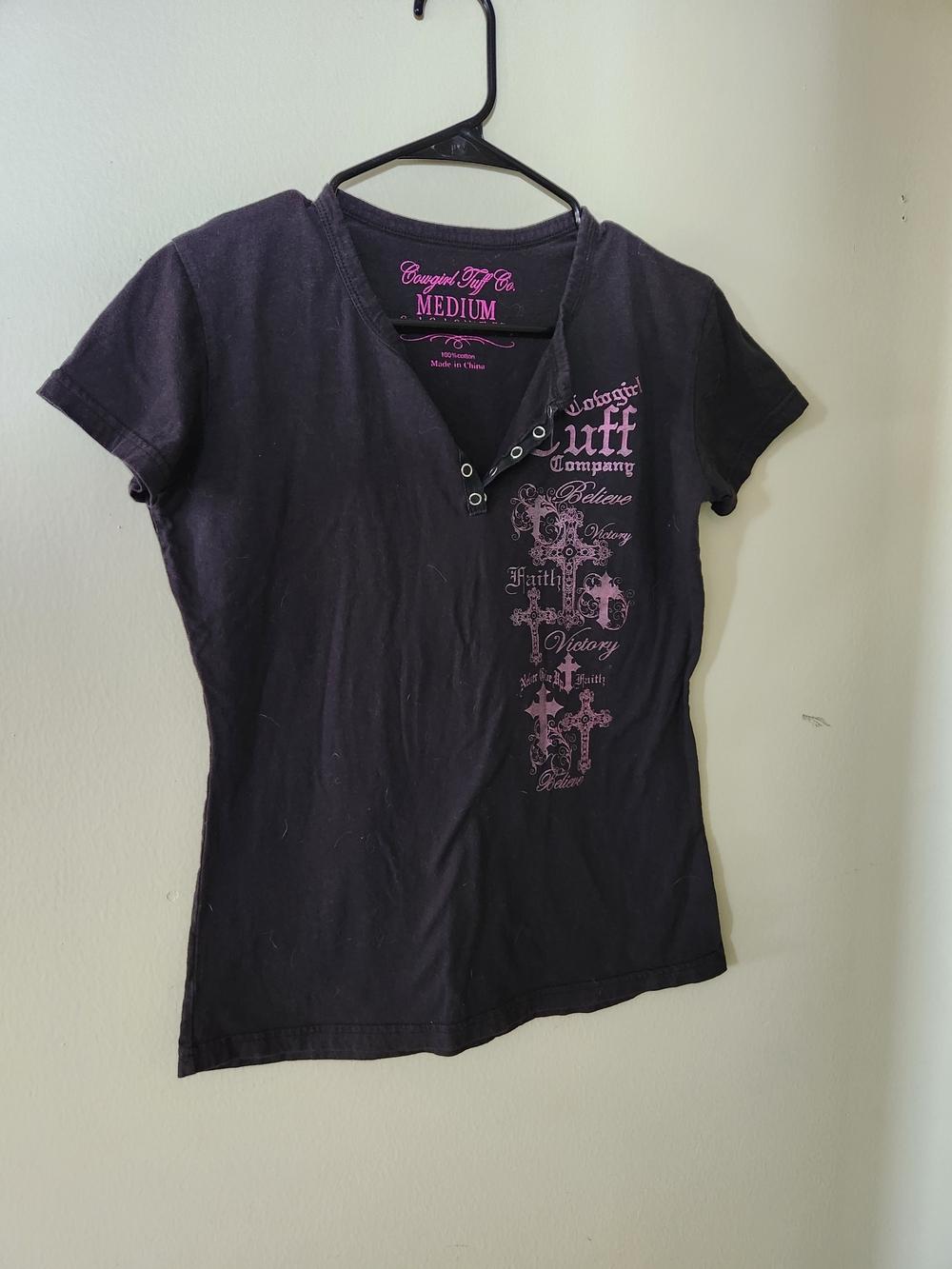 Cowgirl Tuff Black Short-Sleeve V-Neck Tee with Pink Graphic M Medium